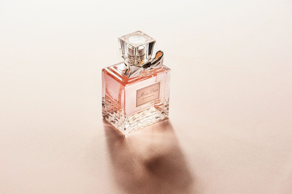 A perfume bottle. Image by StockSnap from Pixabay 